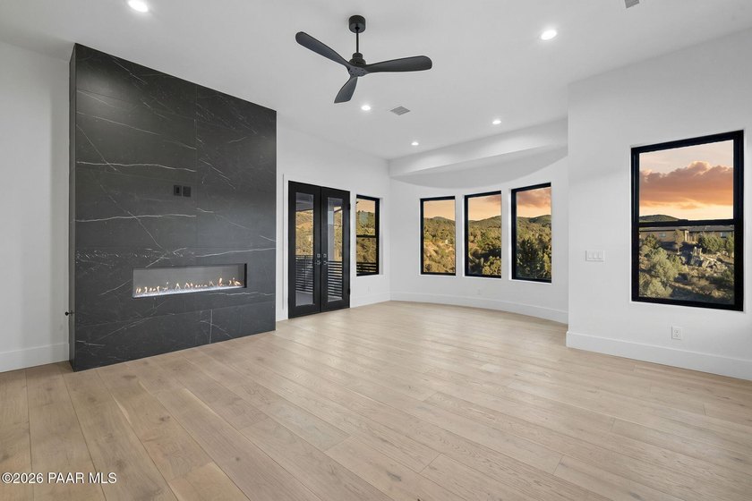 Extensively reimagined beginning in 2020, this modern luxury - photo 24