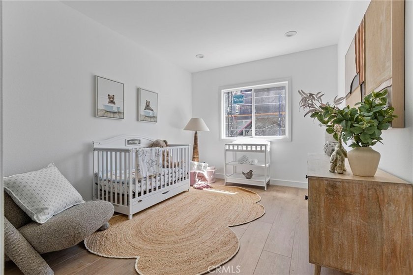 NEW CONSTRUCTION 3 bed, 2.5 bath, three-story townhome with sky - photo 25