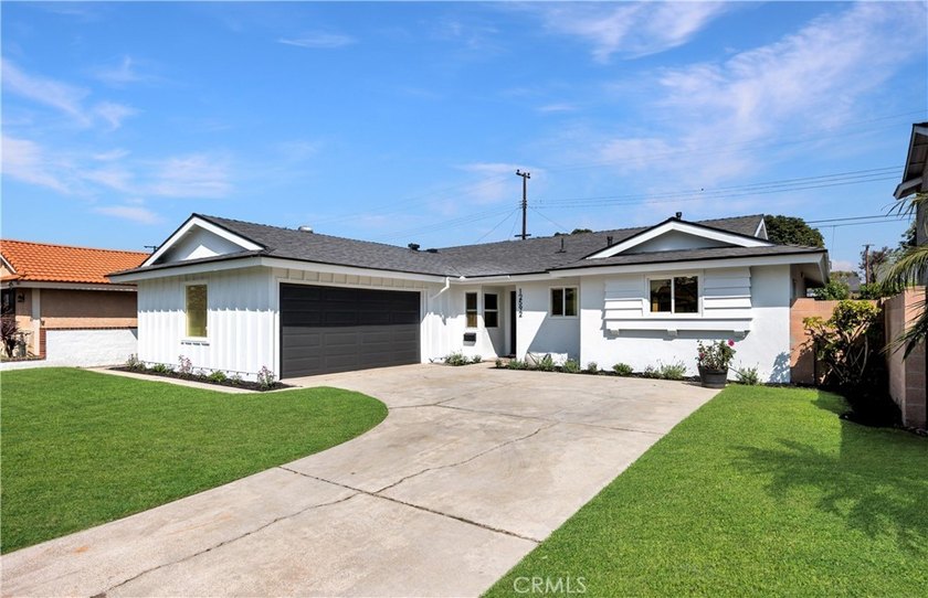 Beautifully refreshed and move-in ready, this 4-bedroom - photo 26