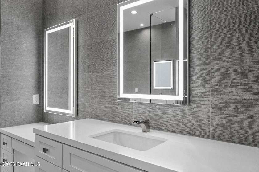 Extensively reimagined beginning in 2020, this modern luxury - photo 28