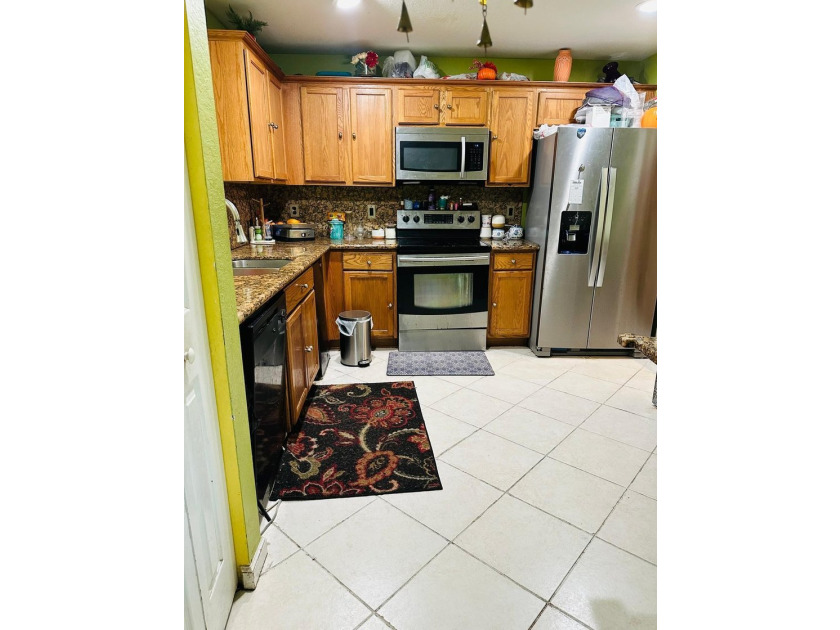 GREAT CONDITION TOWNHOUSE, 1ST FLOOR TILED ON THE DIAG. VINYLS - photo 32