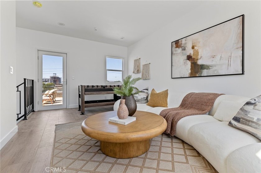 NEW CONSTRUCTION 3 bed, 2.5 bath, three-story townhome with sky - photo 33
