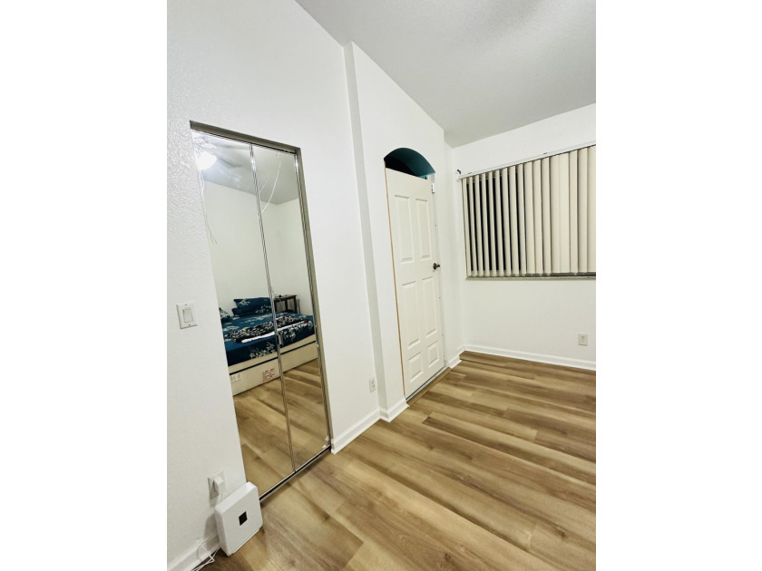 GREAT CONDITION TOWNHOUSE, 1ST FLOOR TILED ON THE DIAG. VINYLS - photo 34