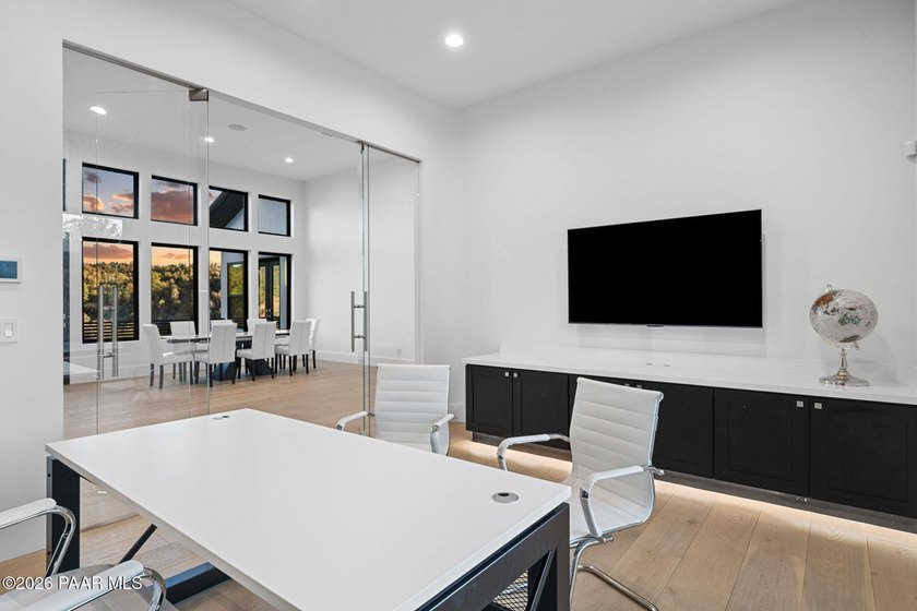 Extensively reimagined beginning in 2020, this modern luxury - photo 35