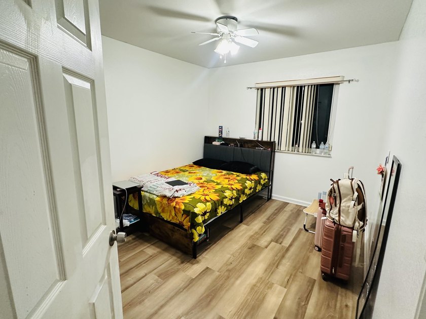 GREAT CONDITION TOWNHOUSE, 1ST FLOOR TILED ON THE DIAG. VINYLS - photo 37