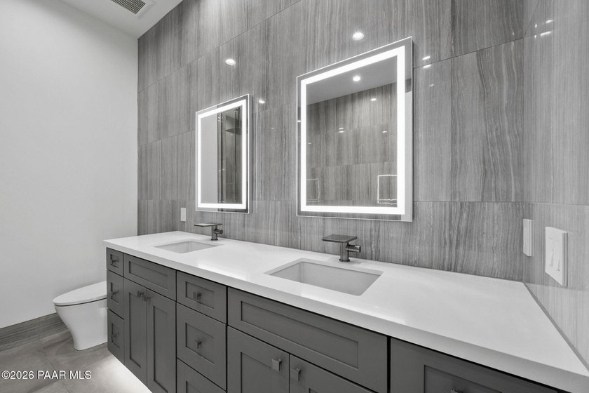 Extensively reimagined beginning in 2020, this modern luxury - photo 41