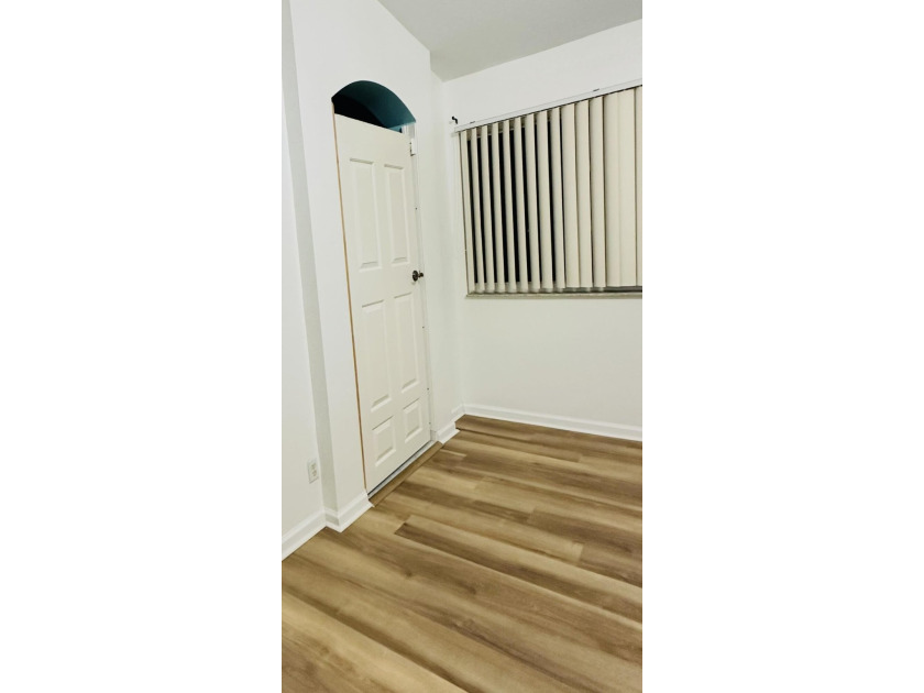 GREAT CONDITION TOWNHOUSE, 1ST FLOOR TILED ON THE DIAG. VINYLS - photo 42