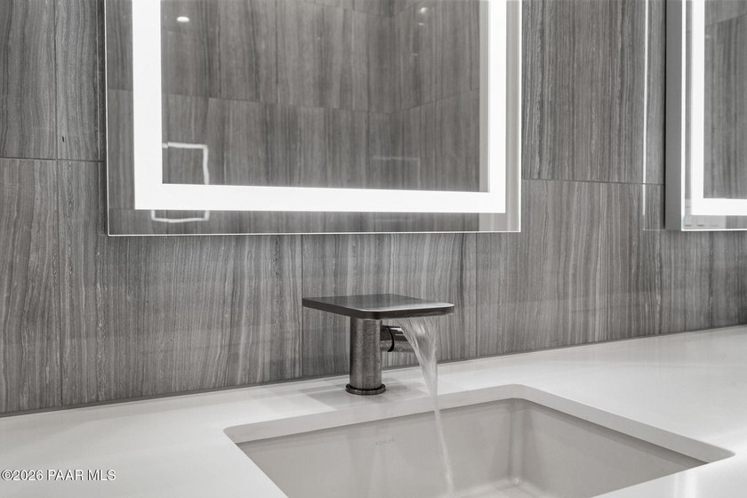 Extensively reimagined beginning in 2020, this modern luxury - photo 44