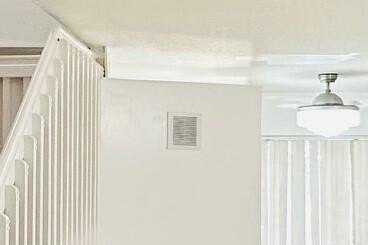 GREAT CONDITION TOWNHOUSE, 1ST FLOOR TILED ON THE DIAG. VINYLS - photo 45