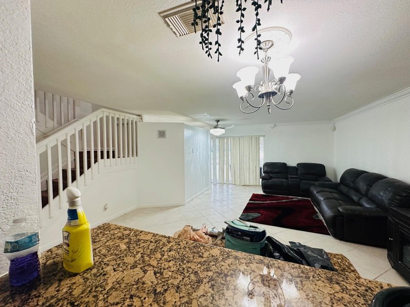 GREAT CONDITION TOWNHOUSE, 1ST FLOOR TILED ON THE DIAG. VINYLS - photo 47