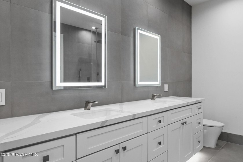 Extensively reimagined beginning in 2020, this modern luxury - photo 48