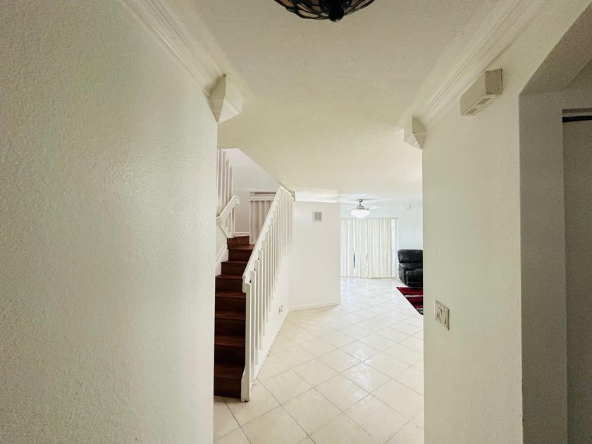 GREAT CONDITION TOWNHOUSE, 1ST FLOOR TILED ON THE DIAG. VINYLS - photo 49