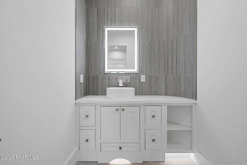 Extensively reimagined beginning in 2020, this modern luxury - photo 51