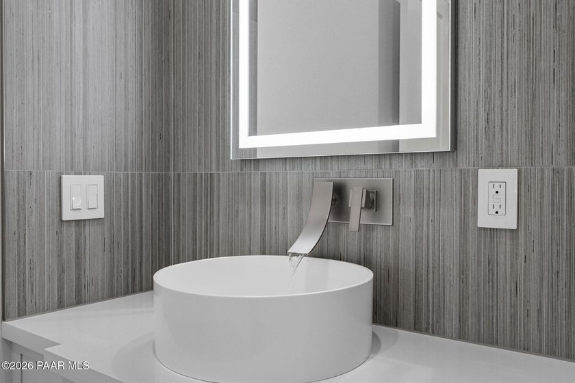Extensively reimagined beginning in 2020, this modern luxury - photo 52