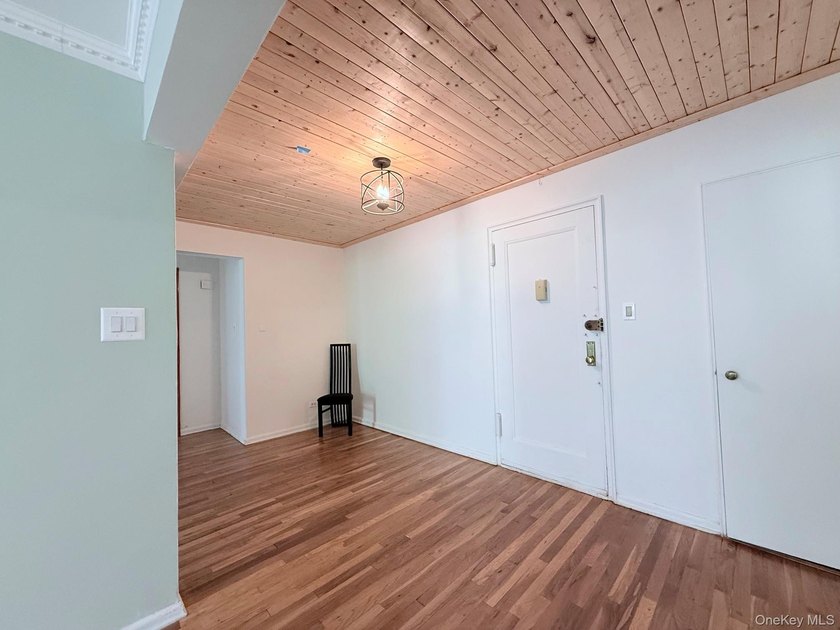 Welcome to this bright and inviting two-bedroom co-op apartment - photo 7