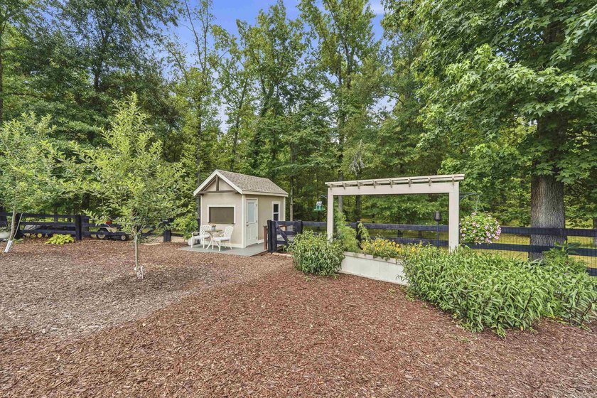 IMMACULATE CUSTOM HOME ON OVER 3 ACRES WITH LAKE ACCESS IN THE - photo 45
