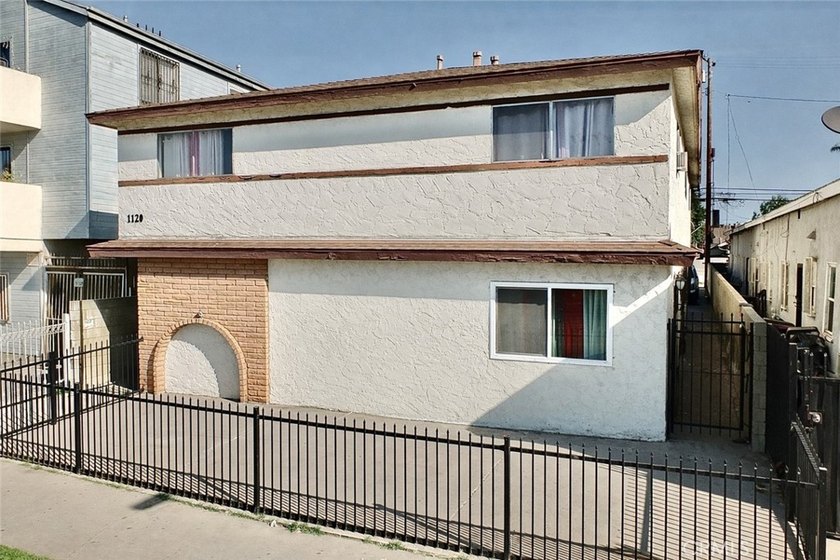 Price Improvement - Perfectly located huge 1972 built Eastside - photo 3