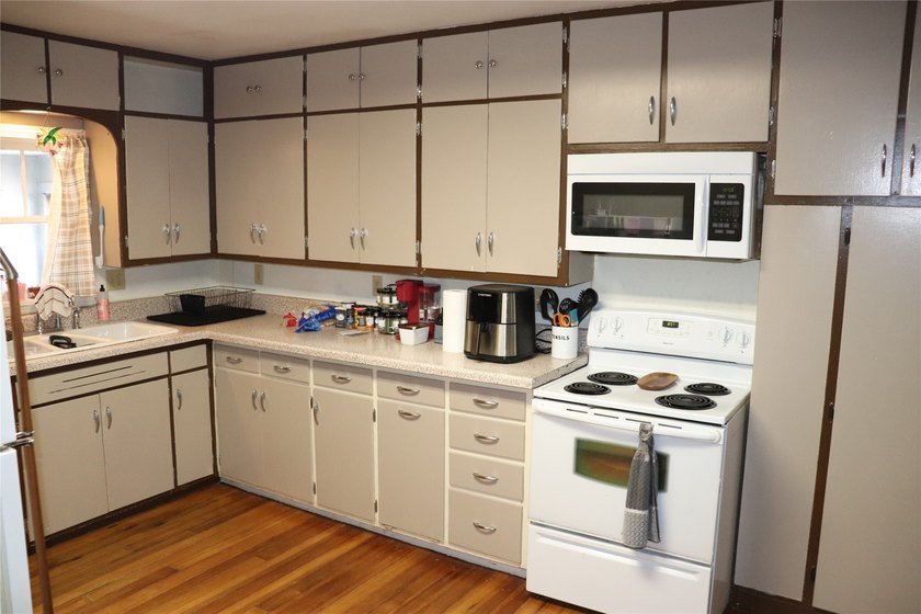 Motivated Seller! Perfect Opportunity to get into the Rental - photo 13
