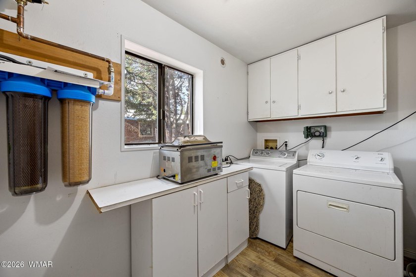 Spacious 3 bed/2 bath home, tucked away on a quiet street in the - photo 15