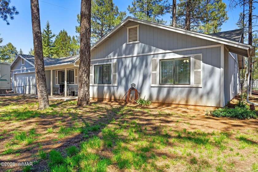Spacious 3 bed/2 bath home, tucked away on a quiet street in the - photo 23