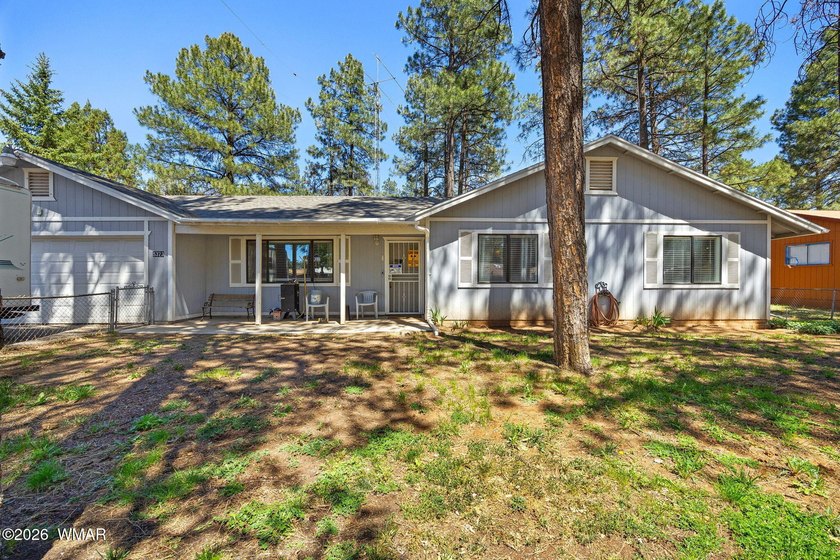 Spacious 3 bed/2 bath home, tucked away on a quiet street in the - photo 24
