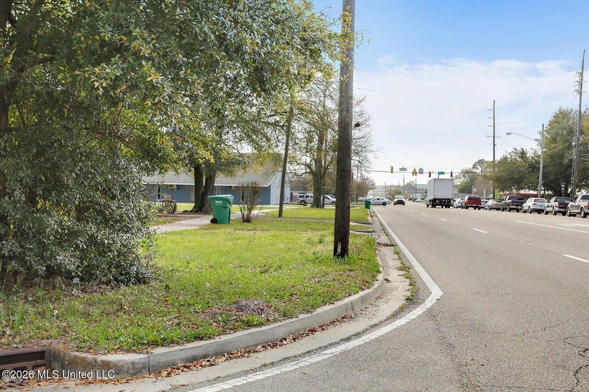 Corner lot located near Downtown Gulfport. Perfect location for - photo 12
