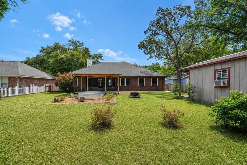 IT'S A LIFESTYLE!!! Nestled between two sought after communities - photo 31