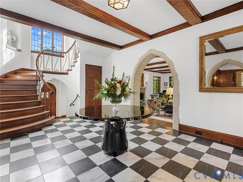 Known historically as the Hummel House, or Hill Crest by the - photo 8