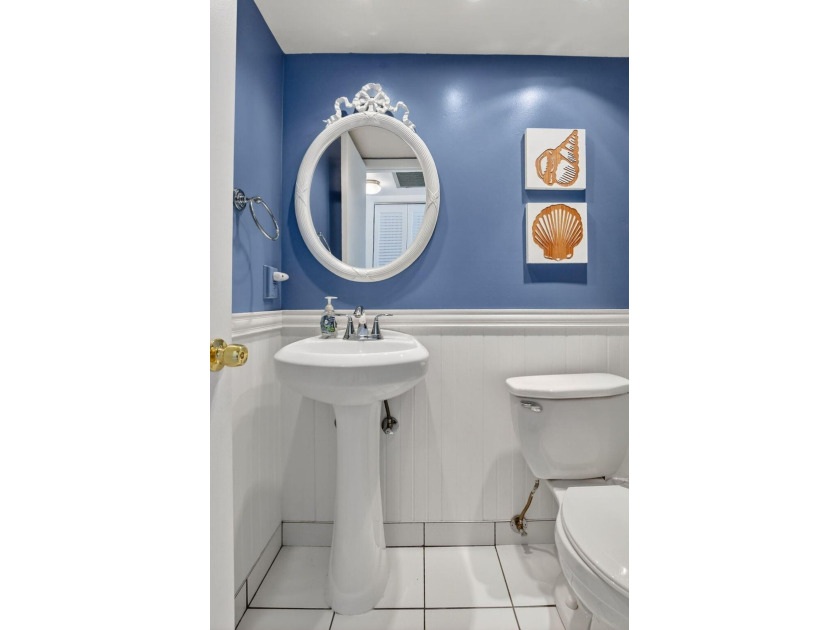Bright and beautifully updated, this first-floor corner - photo 13
