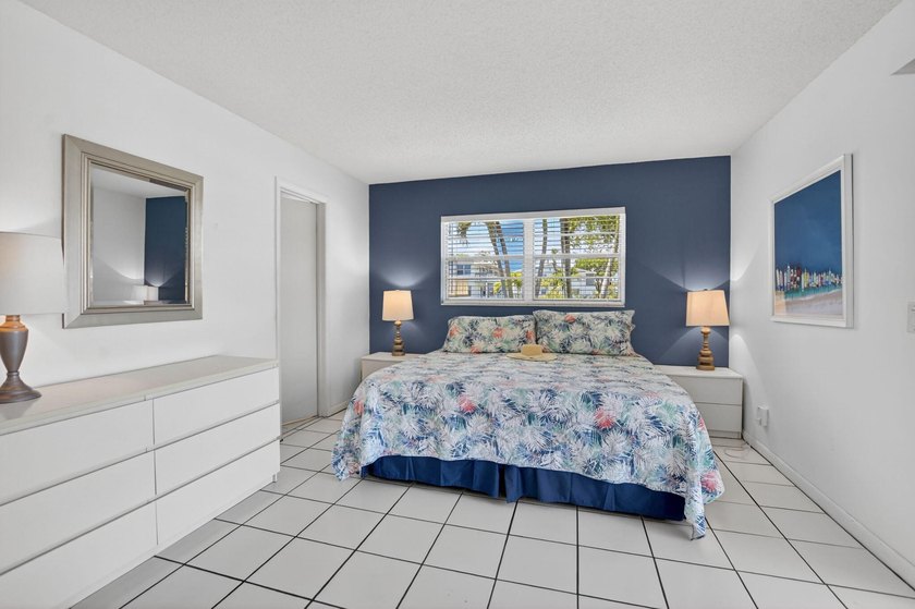 Bright and beautifully updated, this first-floor corner - photo 15