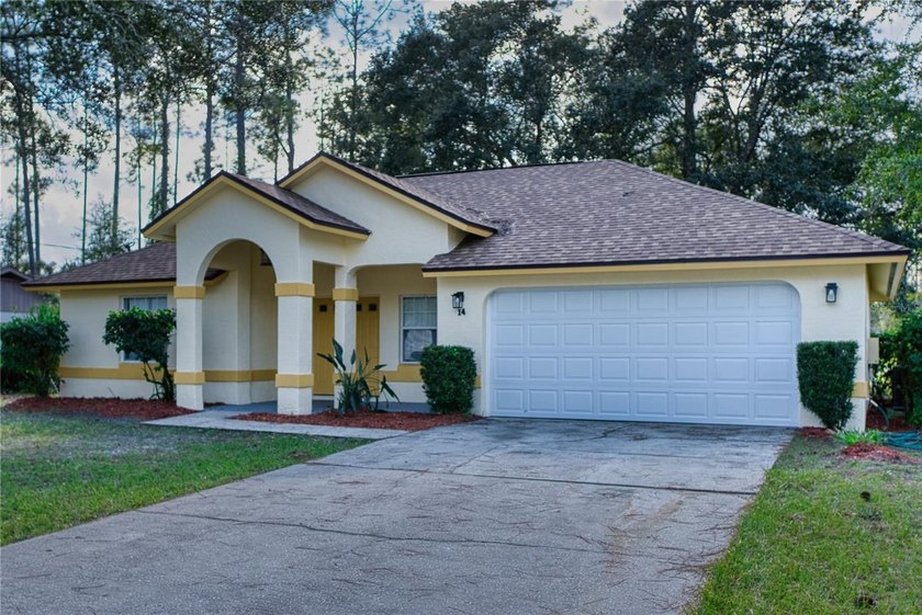 Beautifully Updated Pine Lakes Corner-Lot Home - Feels Like a - photo 3