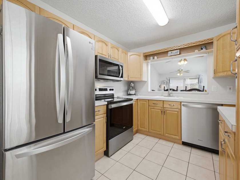 3BR/2.5BA townhome in the heart of Wellington, priced below - photo 12