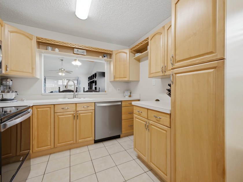 3BR/2.5BA townhome in the heart of Wellington, priced below - photo 13