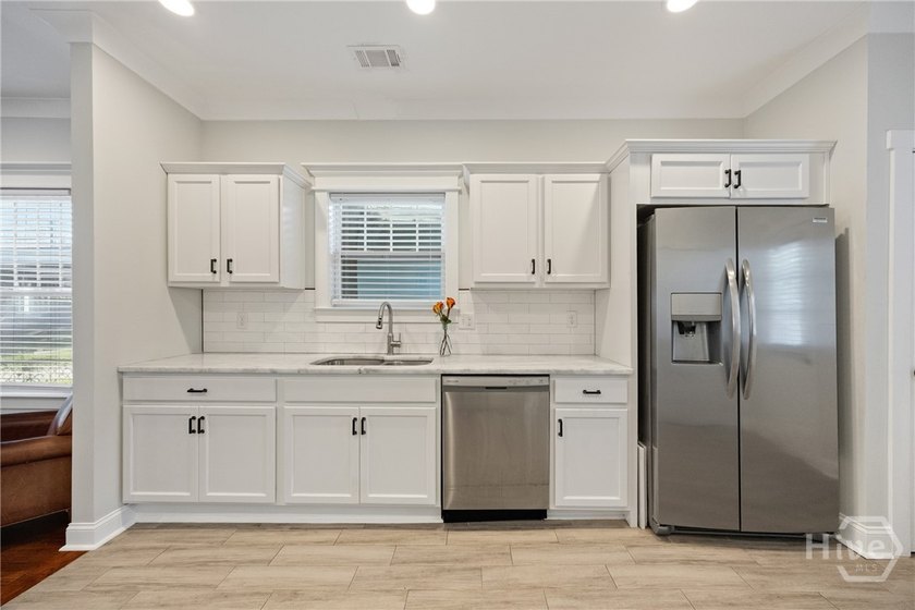 Looking for the perfect bungalow? Check out this move-in ready - photo 22