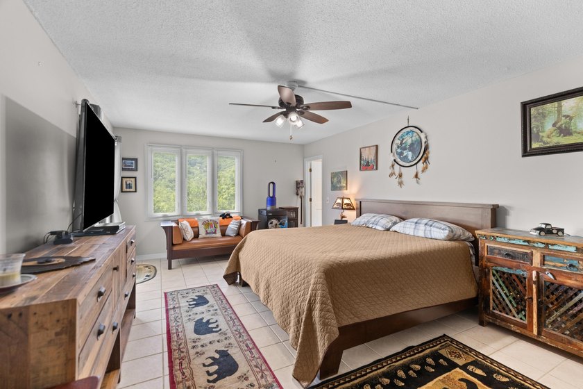 PANORAMIC MOUNTAIN VIEWS, peaceful wooded scenery, and - photo 22
