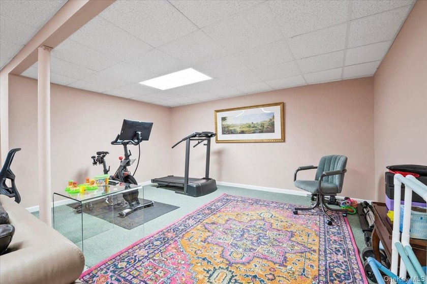 Welcome to 12 Ridge Ct, located in the heart of Old Brookville - photo 30