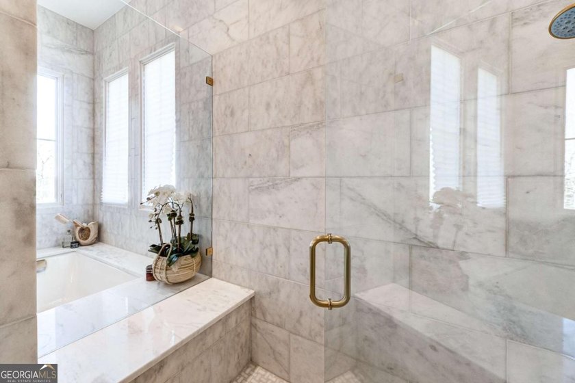 Luxury, Location and Lake Life - Perfected. Experience refined - photo 37