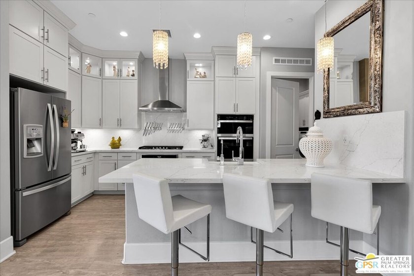 Extraordinary Entertainer's Retreat with Custom Spa &amp; Expansive - photo 16