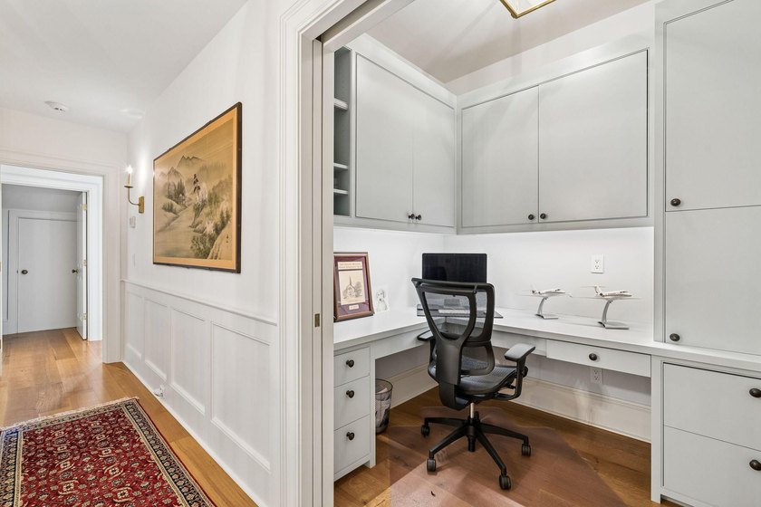 A sophisticated and luxurious townhouse-style condominium - photo 45