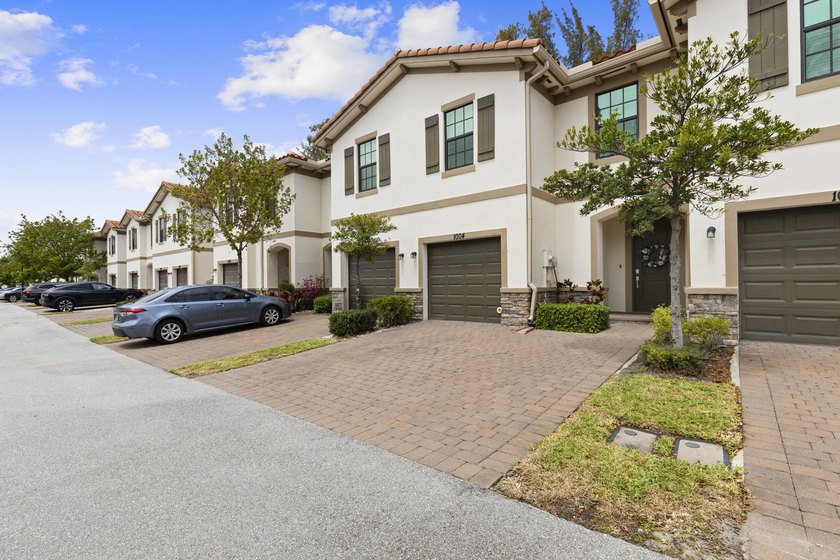 Outstanding opportunity for a 3-bedroom, 2.5-bathroom townhome - photo 2