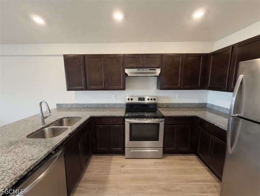 Excellent opportunity to own a newer construction - photo 4