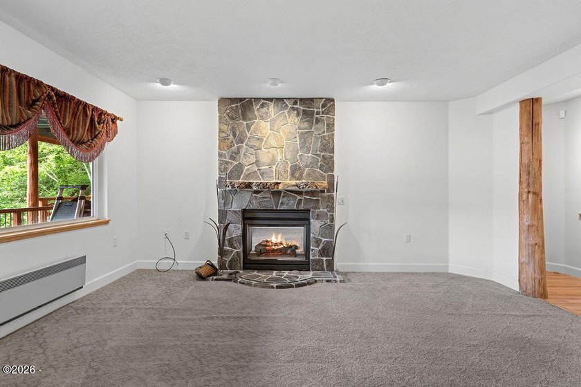 Hidden Cove Beckons - a rare 5 bedroom lakefront sanctuary where - photo 24