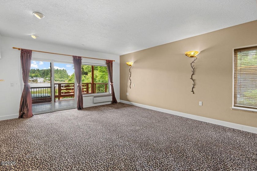 Hidden Cove Beckons - a rare 5 bedroom lakefront sanctuary where - photo 25