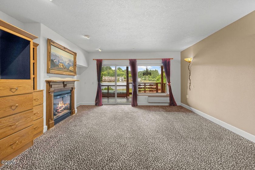 Hidden Cove Beckons - a rare 5 bedroom lakefront sanctuary where - photo 27