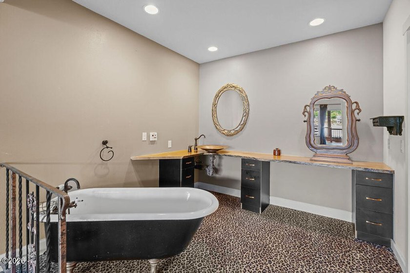Hidden Cove Beckons - a rare 5 bedroom lakefront sanctuary where - photo 30