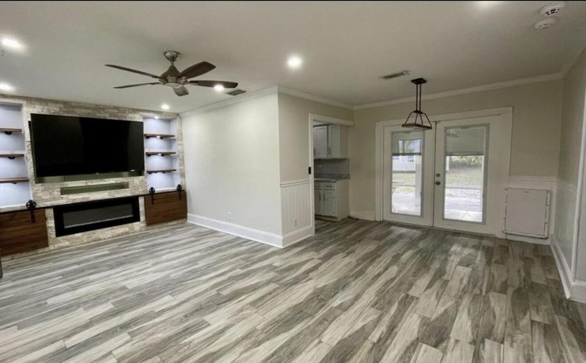 Charming 2-bedroom, 2-bath home in Port St. Lucie! This property - photo 3