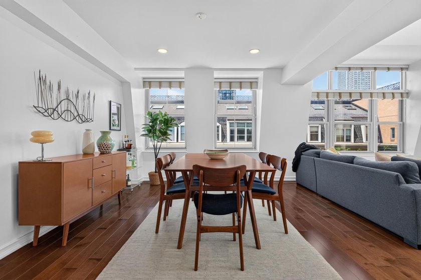 This stunning and contemporary 1,486 sq. ft. penthouse 3 bed 2 - photo 7