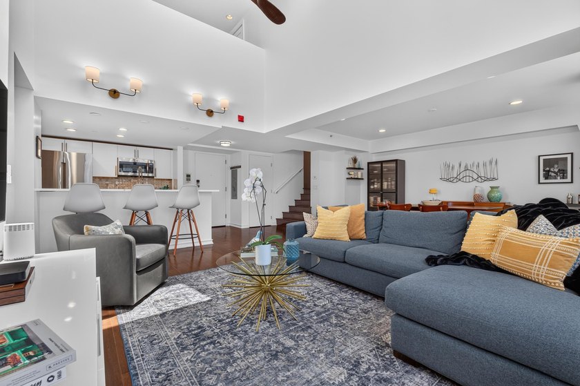 This stunning and contemporary 1,486 sq. ft. penthouse 3 bed 2 - photo 10