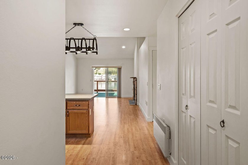 Hidden Cove Beckons - a rare 5 bedroom lakefront sanctuary where - photo 51