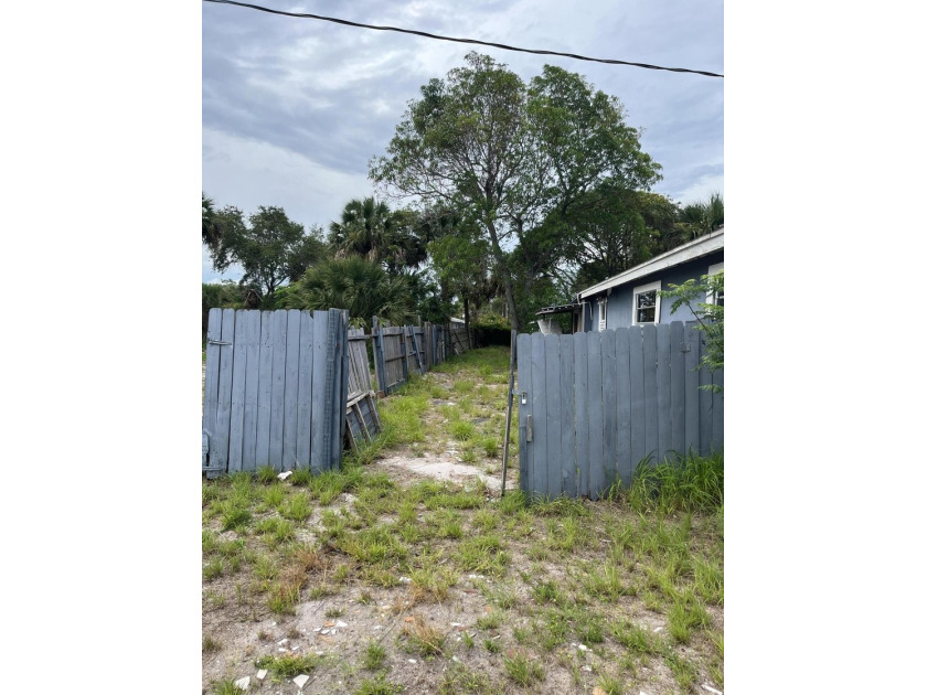 INVESTOR'S COME ALL WITH THIS SINGLE FAMILY HOME IN THE HEART OF - photo 13